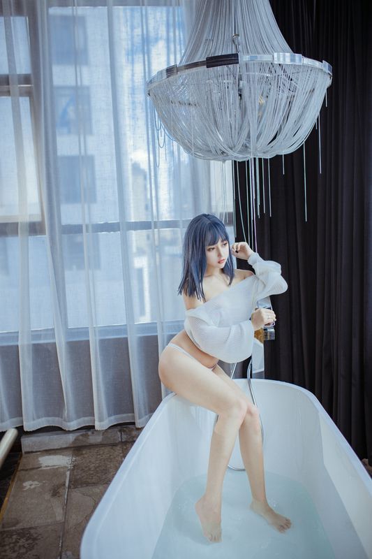 极品美腿美颜主播浴缸内展现姣好身材