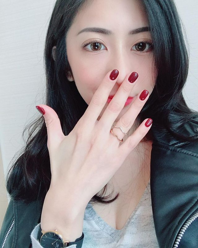性感小舌超低领口LeslieChan 男粉整个坐不住