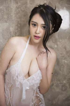 写真性感美女浴室湿身秀豪乳