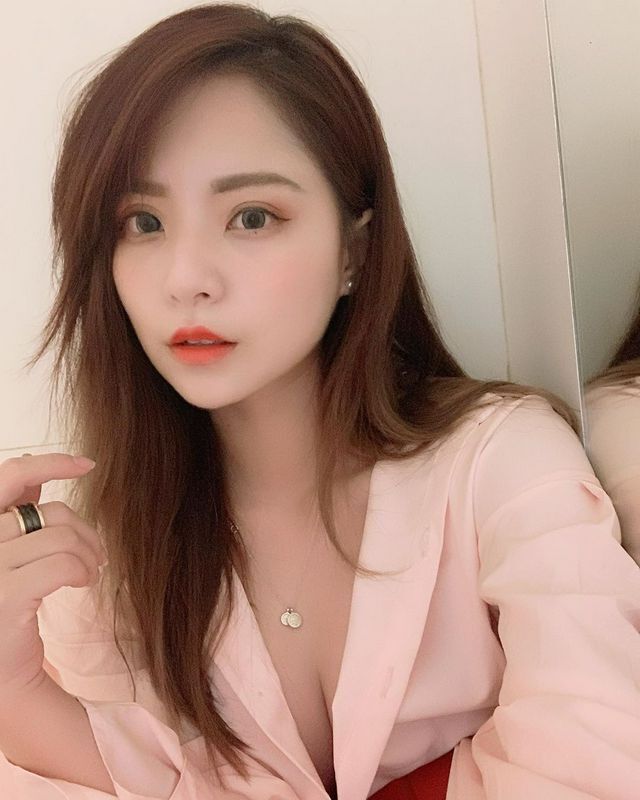 谌多芬Hani豪乳炸出逆天身材让网友全暴动
