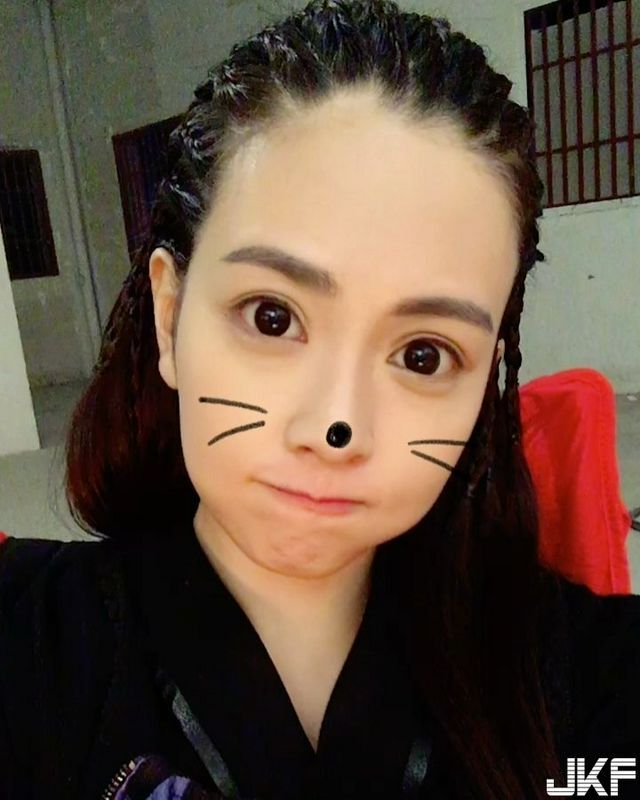 大人情歌里的霸气千金丁巧唯修长美腿好身材网友：好想被踢一下