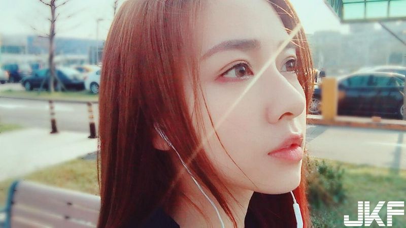 大人情歌里的霸气千金丁巧唯修长美腿好身材网友：好想被踢一下