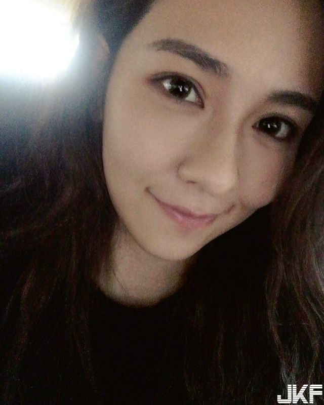 大人情歌里的霸气千金丁巧唯修长美腿好身材网友：好想被踢一下