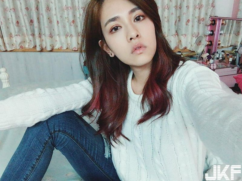 大人情歌里的霸气千金丁巧唯修长美腿好身材网友：好想被踢一下