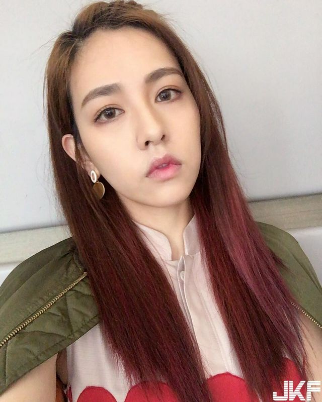 大人情歌里的霸气千金丁巧唯修长美腿好身材网友：好想被踢一下