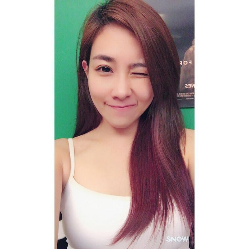 大人情歌里的霸气千金丁巧唯修长美腿好身材网友：好想被踢一下