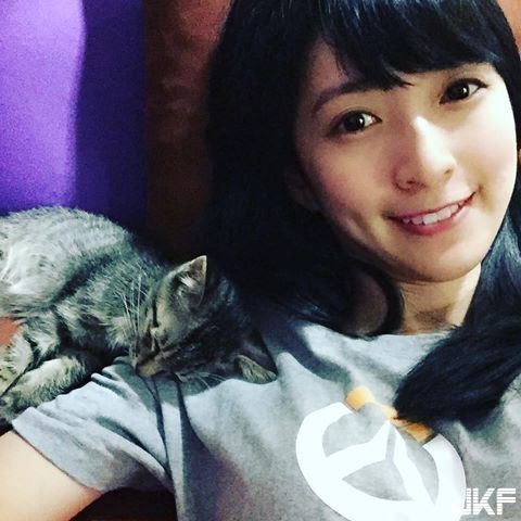 甜美酒窝实况主小熊原来是表特女神