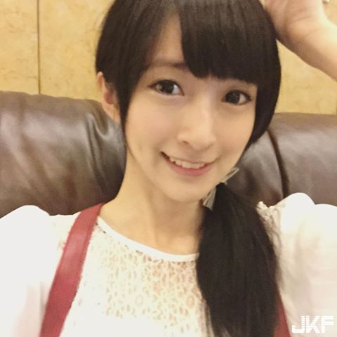 甜美酒窝实况主小熊原来是表特女神