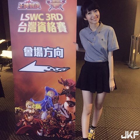 甜美酒窝实况主小熊原来是表特女神