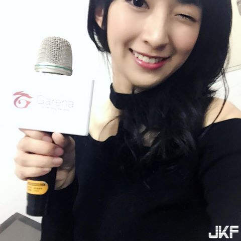 甜美酒窝实况主小熊原来是表特女神