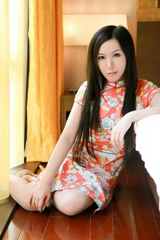 子滢最新作品展现古典优雅女人