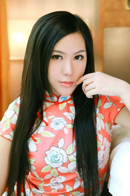 子滢最新作品展现古典优雅女人