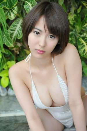 奈月セナ超巨车头灯太亮眼照耀全场注意