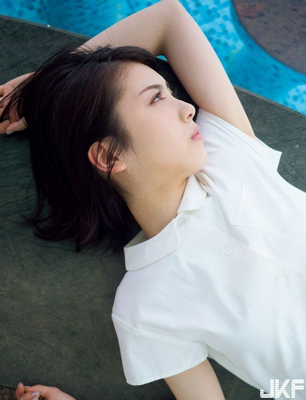 えっちなお姉さんのちょっとえっちなグラビア画像