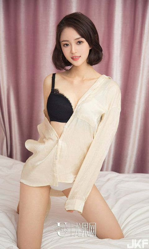 白皙女神筱筱甜温柔晚风黑色内衣高清诱惑写真