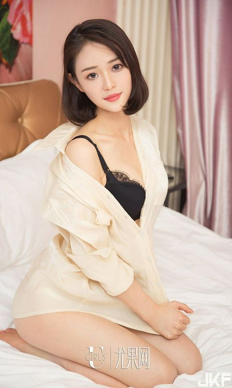 白皙女神筱筱甜温柔晚风黑色内衣高清诱惑写真