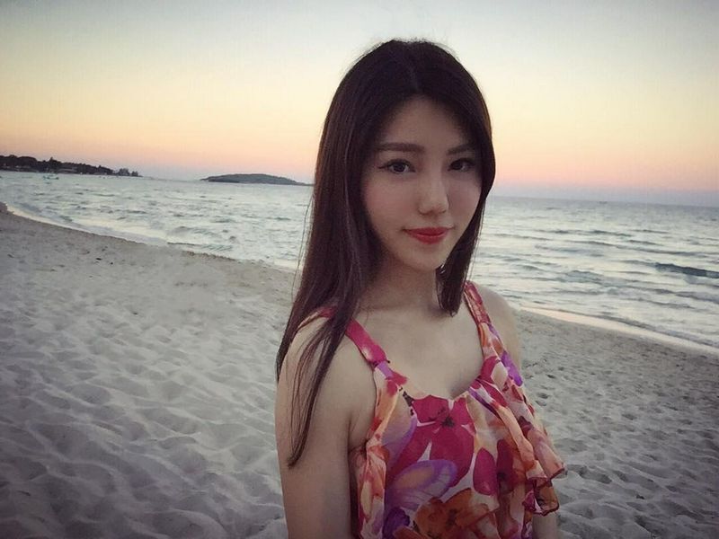 华航空姐LiviaRong气质美人超吸睛