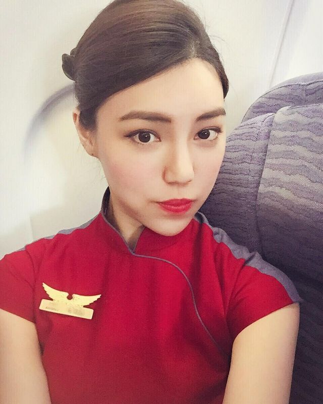 华航空姐LiviaRong气质美人超吸睛
