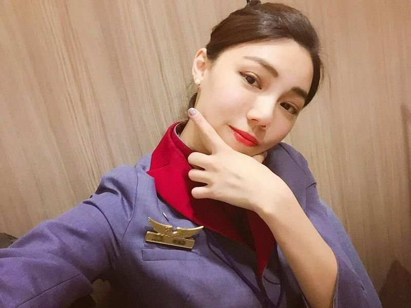 华航空姐LiviaRong气质美人超吸睛