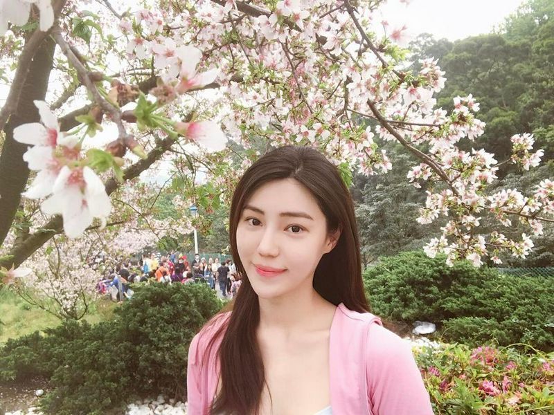 华航空姐LiviaRong气质美人超吸睛
