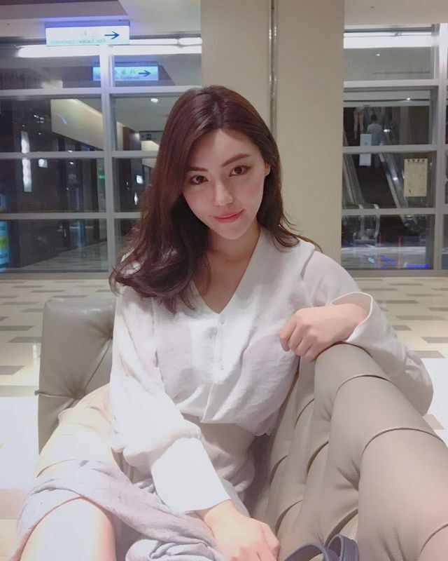 华航空姐LiviaRong气质美人超吸睛