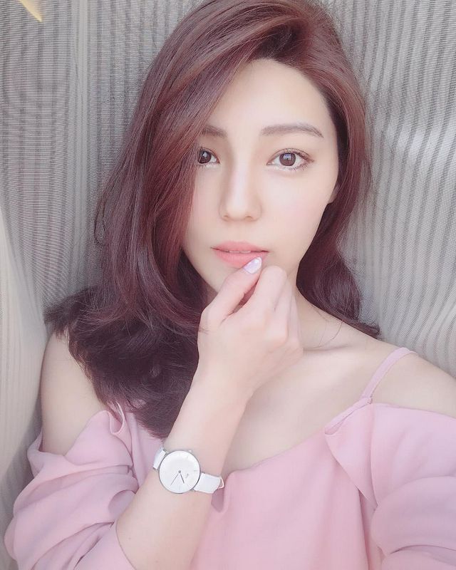 华航空姐LiviaRong气质美人超吸睛