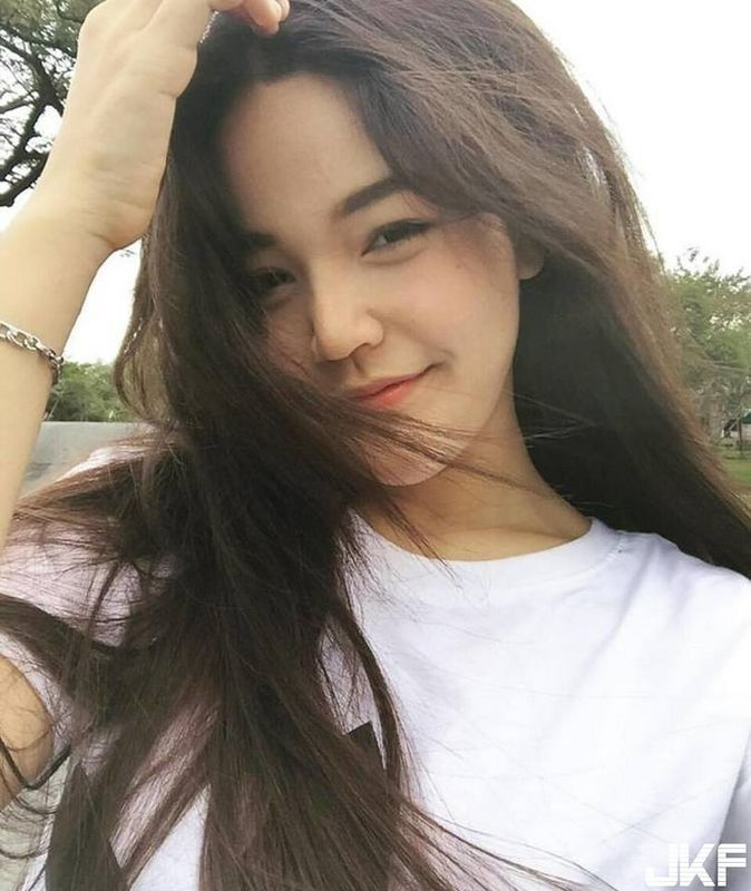 胸前超反差让网友看呆了...好大好大的欧拜小只马萌颜女神：鼻血直直喷