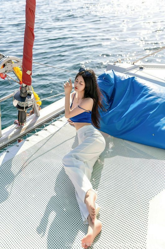 laura阿姣 完整版无水印写真