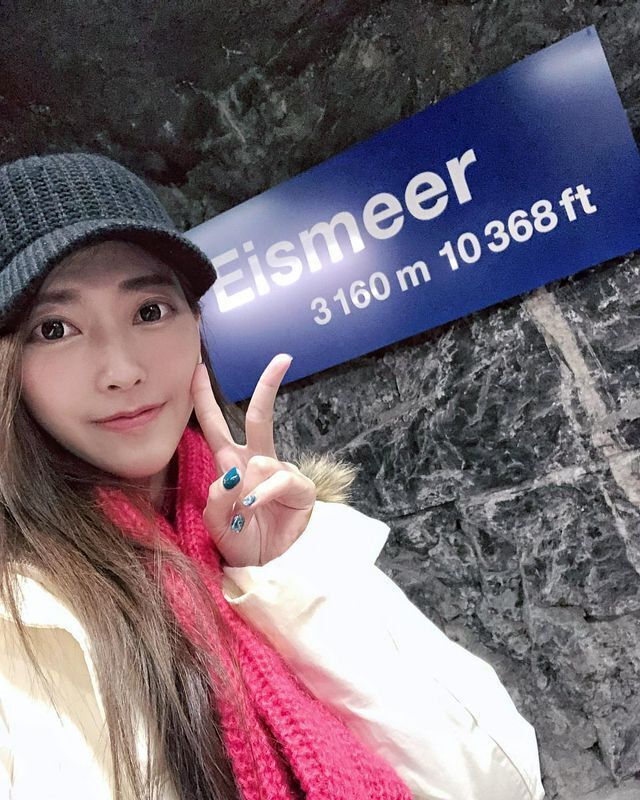 长腿妹天菜抬头一看惊见多汁翘臀内裤包不住张小壹