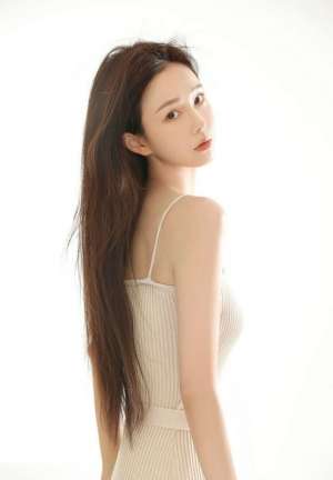 高颜值美女细长白皙美腿性感写真