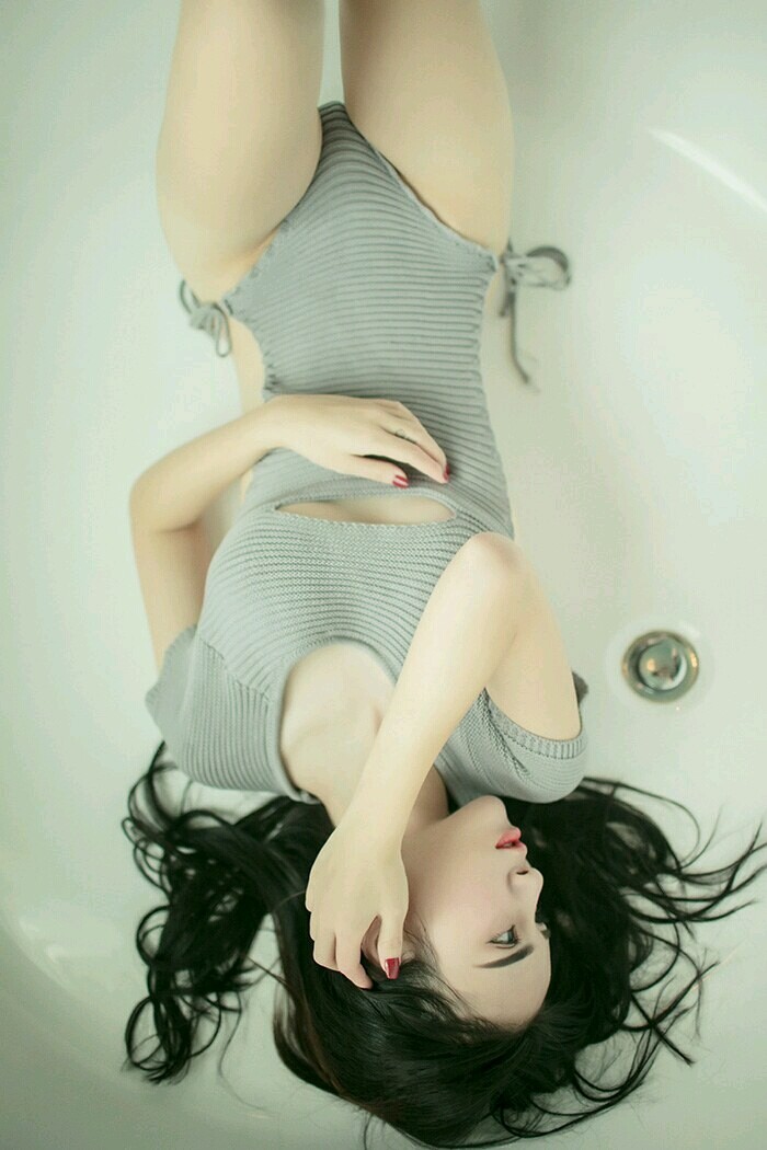 嫩白的小妞，就是胸太小了[34P]