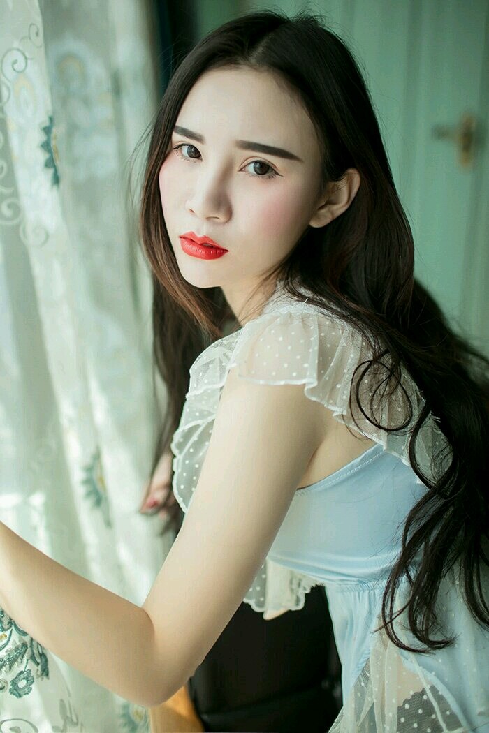 嫩白的小妞，就是胸太小了[34P]