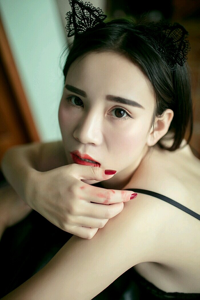 嫩白的小妞，就是胸太小了[34P]