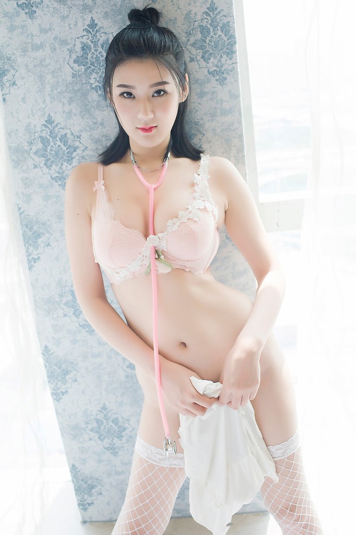 颜值女神悠涵白网袜酥胸翘臀秀美腿火辣身材