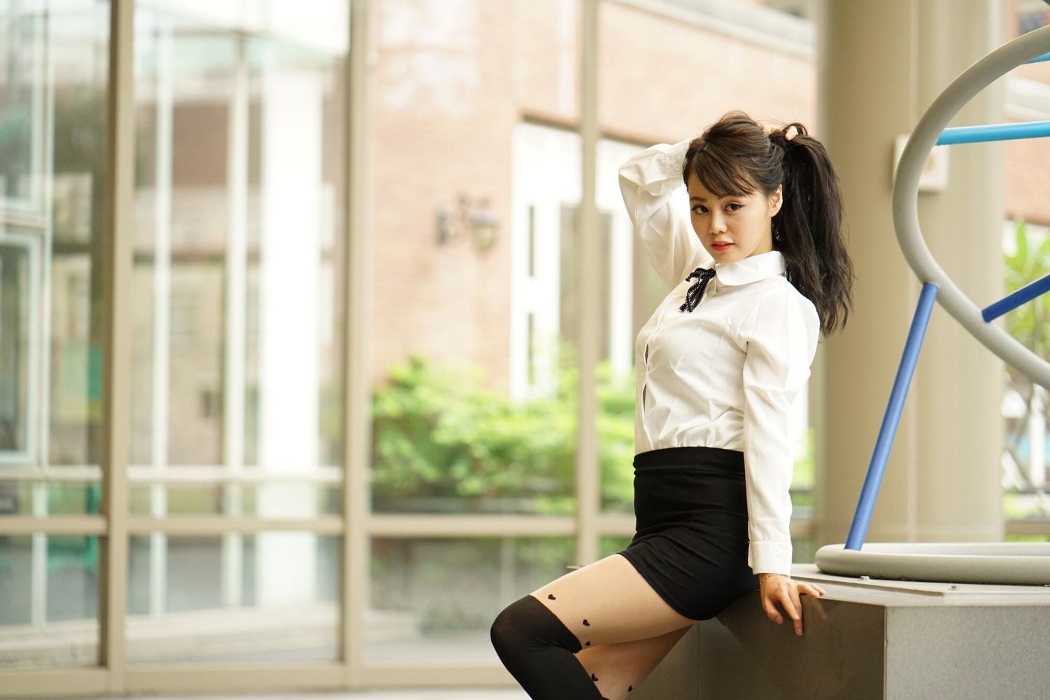 长腿美女学姐孙卉彤亚洲大学外拍迷人写真