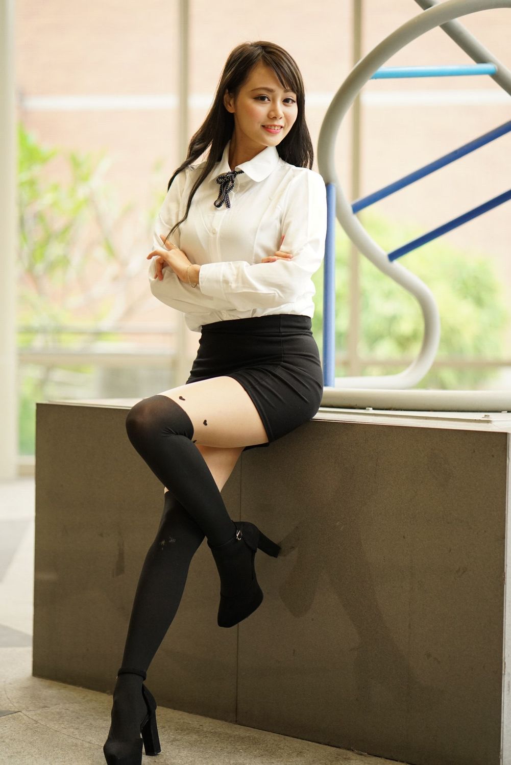 长腿美女学姐孙卉彤亚洲大学外拍迷人写真