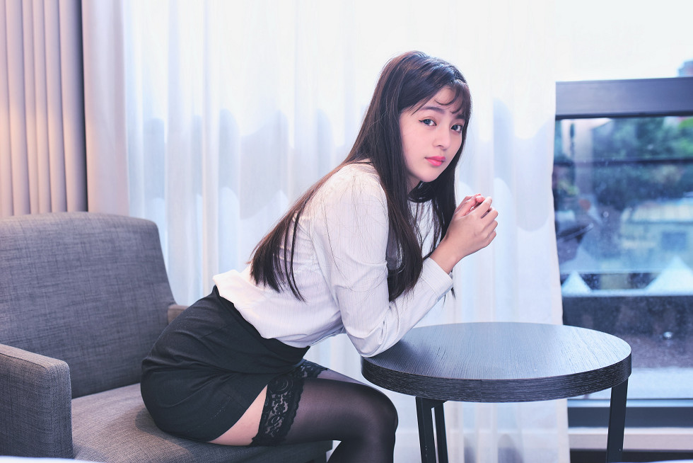 长筒黑丝女郎居家床上性感私房内衣系列秀完美身材撩人