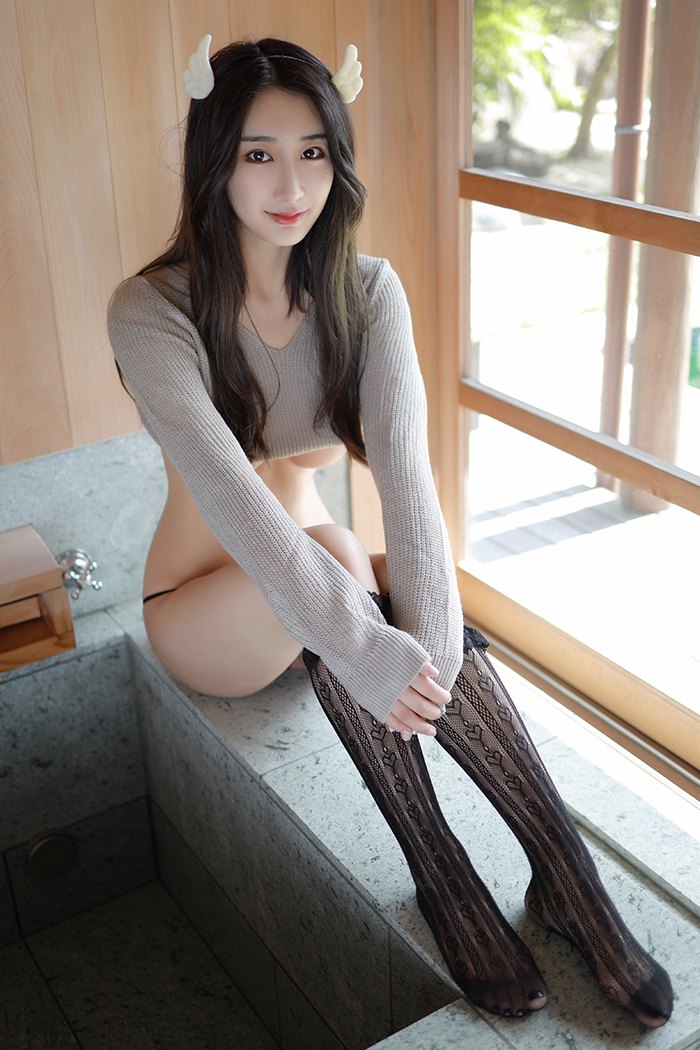 长发靓丽天使纤纤娇体粉嫩火辣身材姿势妖娆