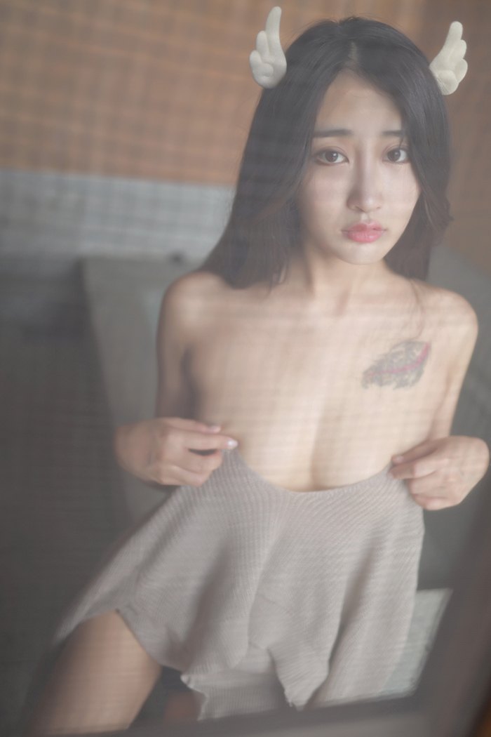 长发靓丽天使纤纤娇体粉嫩火辣身材姿势妖娆