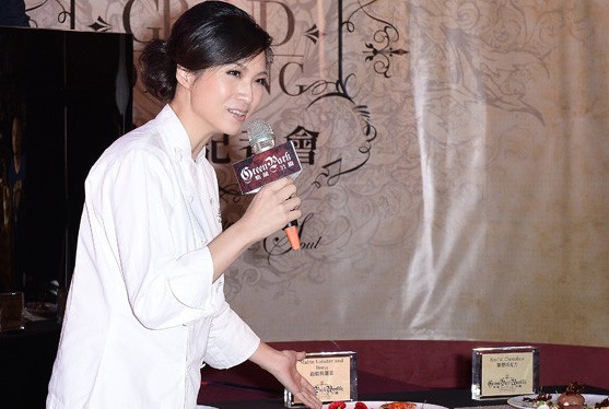 美女厨师：厨艺与魅力的完美融合
