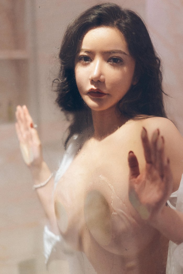 性感美女图片：魅力的绽放
