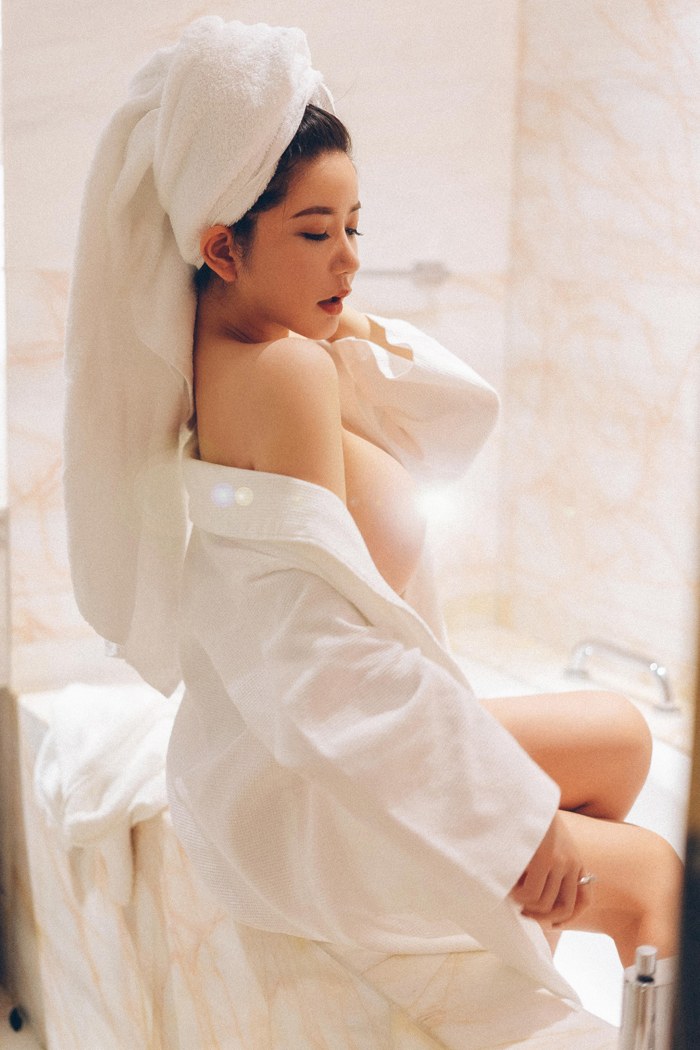 性感美女图片：魅力的绽放
