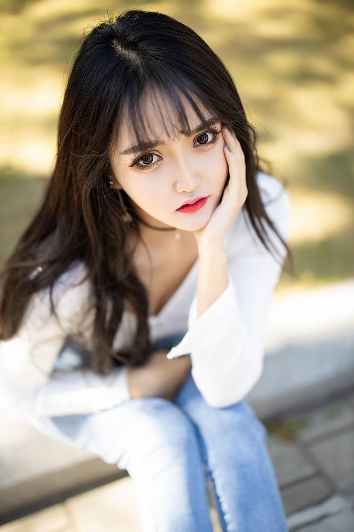 挠美女脚心