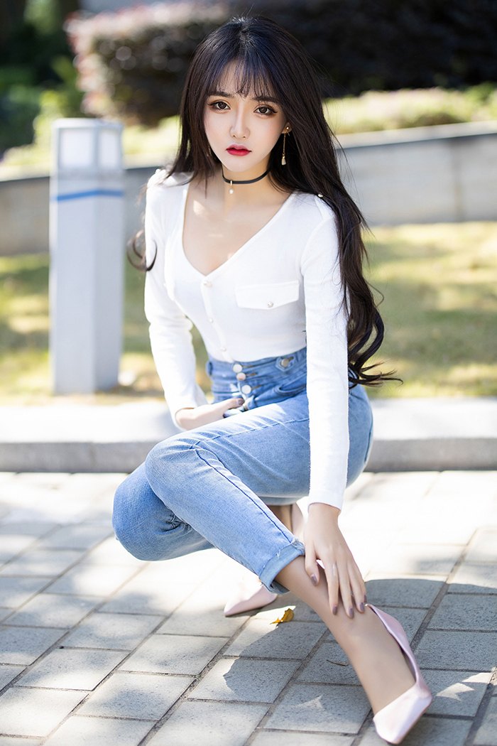 挠美女脚心