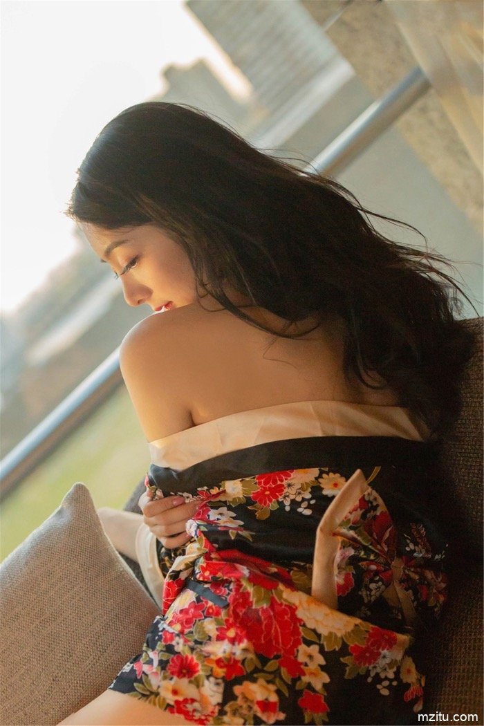 大长腿美女：魅力与风采
