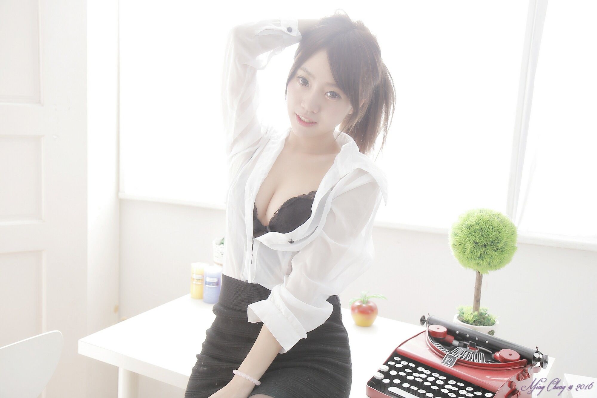以下是一些抖音上比较知名的美女