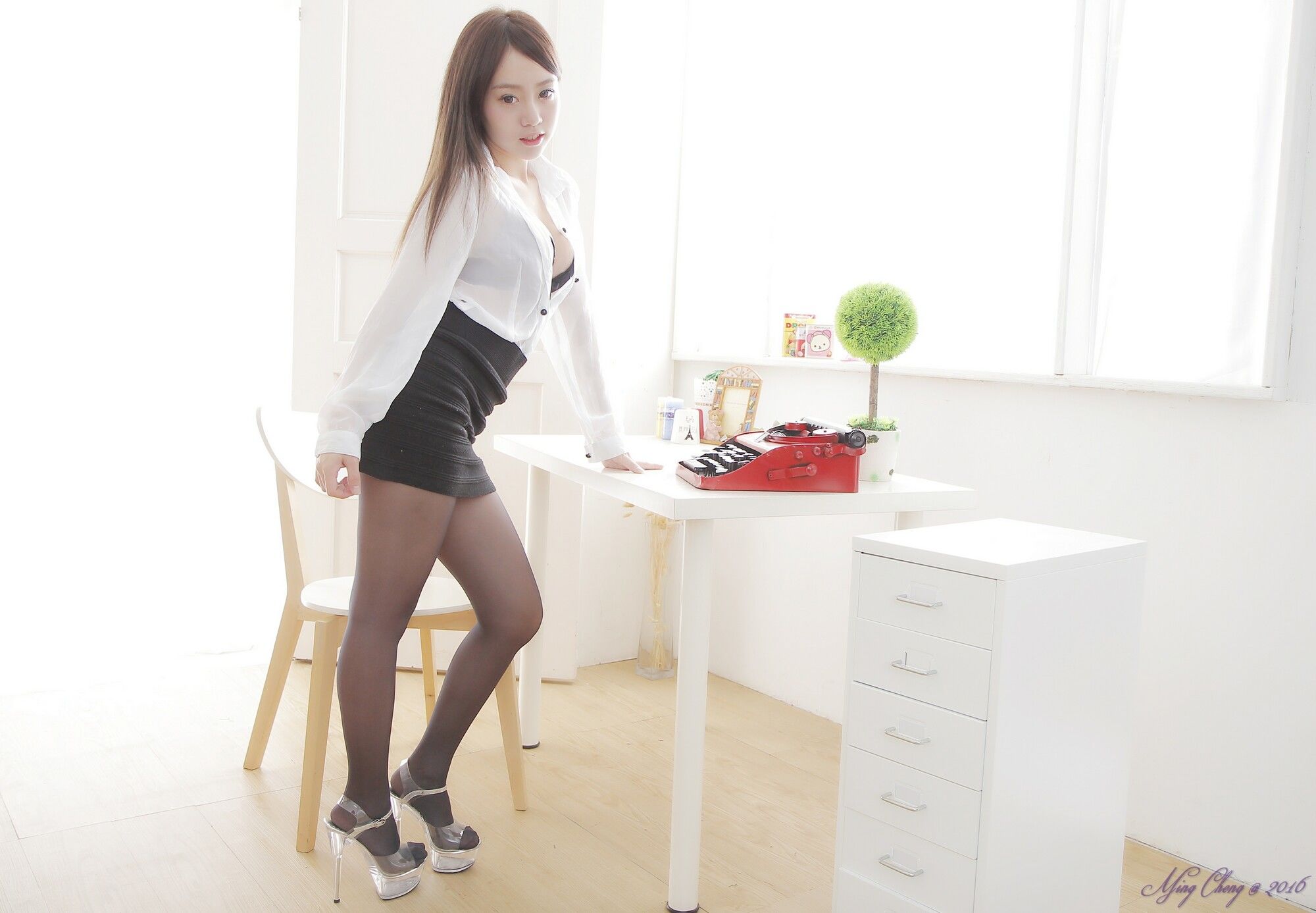 以下是一些抖音上比较知名的美女