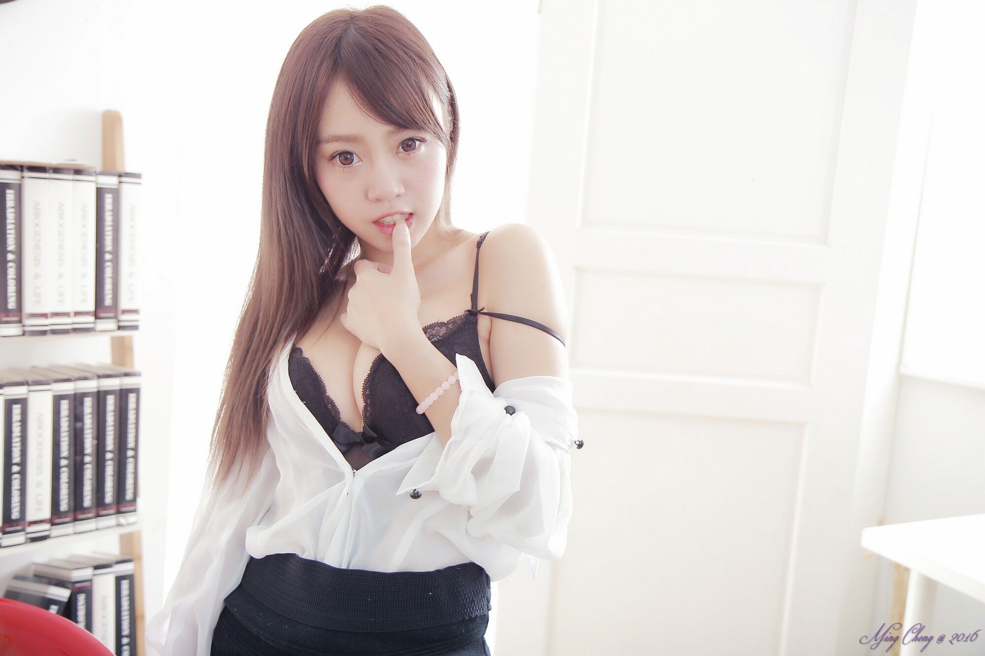 以下是一些抖音上比较知名的美女