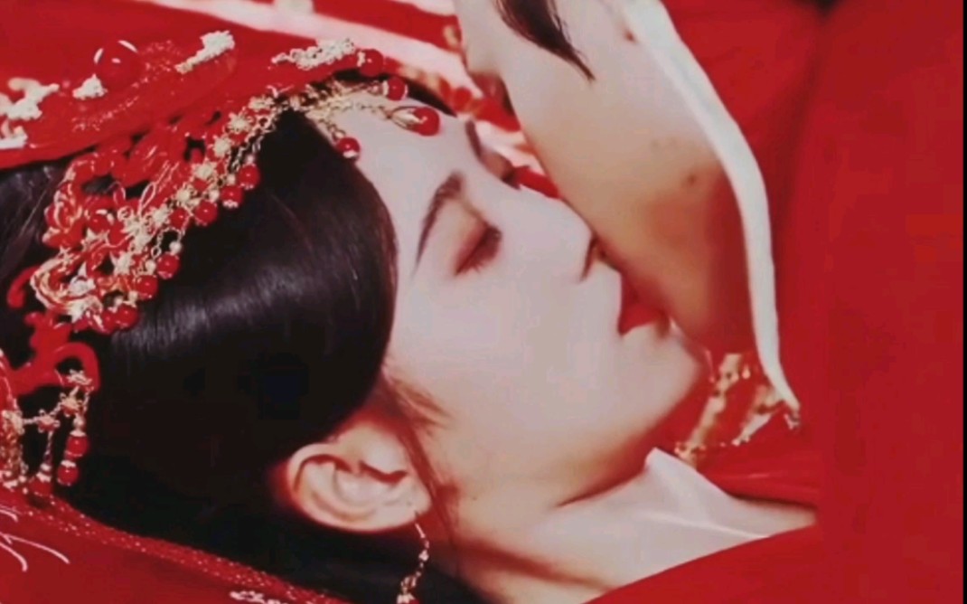 美女吻戏：影视中的浪漫瞬间