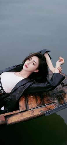 美女壁纸：视觉盛宴的魅力绽放